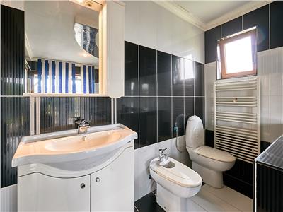 Casa individuala cu 7 camere, S209mp+1200 teren, Floresti