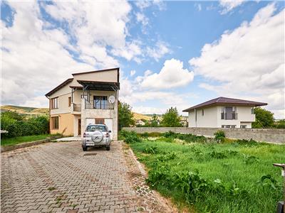 Casa individuala cu 7 camere, S209mp+1200 teren, Floresti
