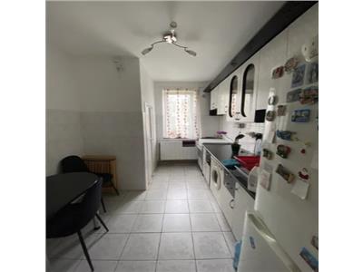 Apartament 3 camere, decomandat, zona Iulius Mall.