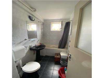 Apartament 3 camere, decomandat, zona Iulius Mall.