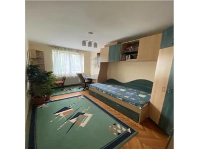 Apartament 3 camere, decomandat, zona Iulius Mall.