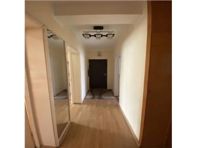 Apartament 3 camere, decomandat, zona Iulius Mall.
