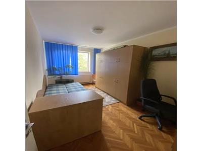 Apartament 3 camere, decomandat, zona Iulius Mall.
