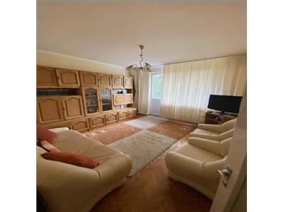 Apartament 3 camere, decomandat, zona Iulius Mall.