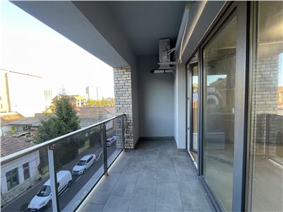 Apartament 3 camere, prima inchiriere, mobilat, zona Garii.