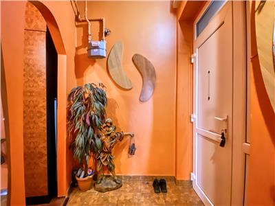 Apartament 2 camere, decomandat, S 80 mp, mobilat, Centru.