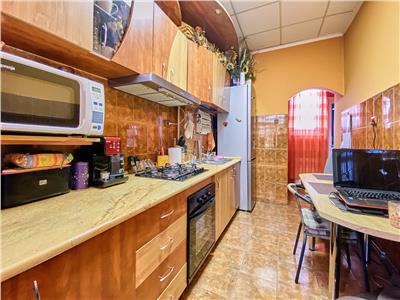 Apartament 2 camere, decomandat, S 80 mp, mobilat, Centru.