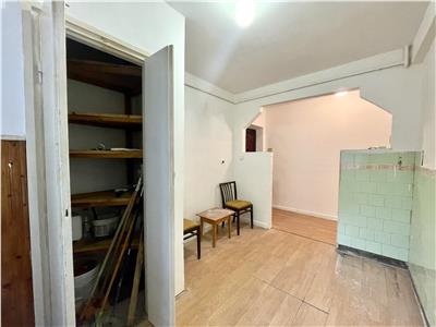 Apartament 2 camere, decomandat, zona Hotel Royal.