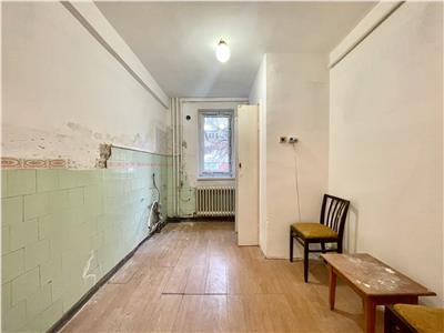 Apartament 2 camere, decomandat, zona Hotel Royal.