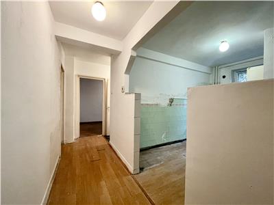 Apartament 2 camere, decomandat, zona Hotel Royal.