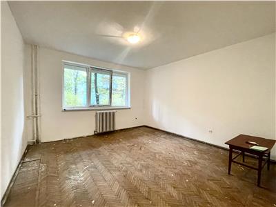 Apartament 2 camere, decomandat, zona Hotel Royal.