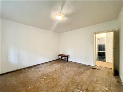 Apartament 2 camere, decomandat, zona Hotel Royal.