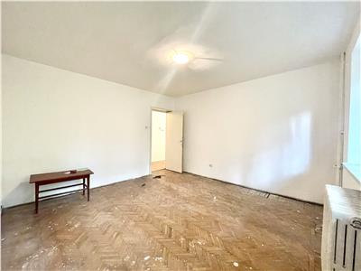 Apartament 2 camere, decomandat, zona Hotel Royal.