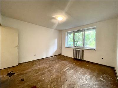 Apartament 2 camere, decomandat, zona Hotel Royal.