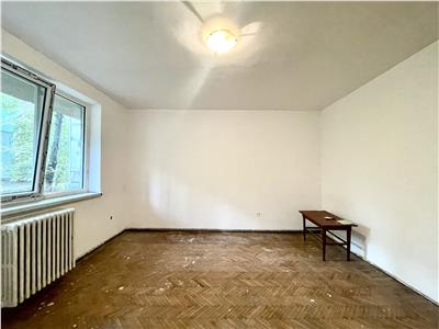 Apartament 2 camere, decomandat, zona Hotel Royal.