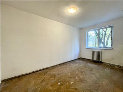 Apartament 2 camere, decomandat, zona Hotel Royal.