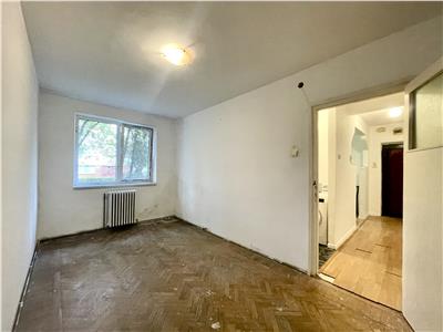 Apartament 2 camere, decomandat, zona Hotel Royal.