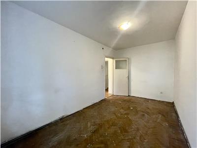 Apartament 2 camere, decomandat, zona Hotel Royal.