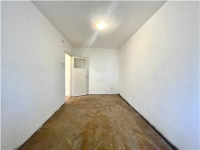 Apartament 2 camere, decomandat, zona Hotel Royal.