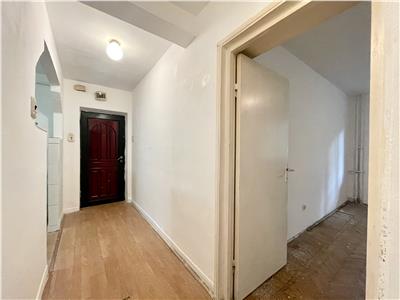 Apartament 2 camere, decomandat, zona Hotel Royal.