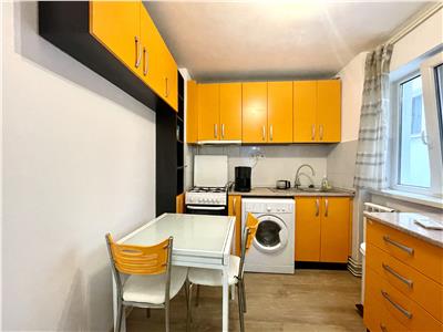 Apartament 2 camere, decomandat, mobilat, zona Piata Flora.