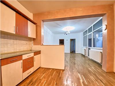 Apartament 3 camere, S87 mp+balcon, parcare, str. Train Mosoiul