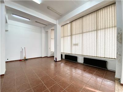 Spatiu comercial S204 mp., cu 2 intrari, rampa, zona Calvaria
