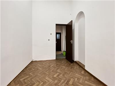 Spatiu comercial S204 mp., cu 2 intrari, rampa, zona Calvaria