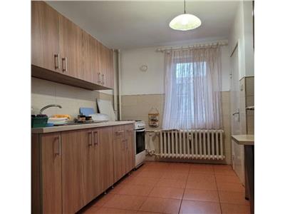 Apartament 2 camere, S- 50 mp, mobilat, zona Hotel Royal.