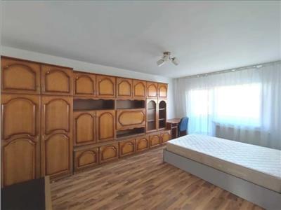 Apartament 3 camere, decomandat, mobilat, Semicentral.
