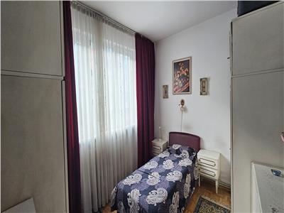 Apartament 3 camere, S69 mp., etaj 1din 4, Piata Mihai Viteazu