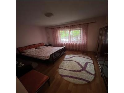 Apartament 4 camere, S 90 mp, decomandat, București.