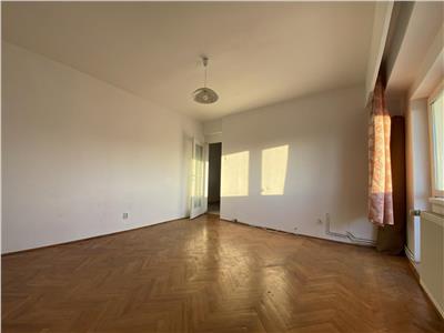 Apartament 2 camere, S 60 mp + 5 mp, decomandat, Titulescu.