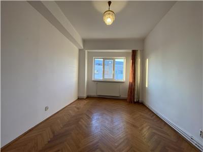 Apartament 2 camere, S 60 mp + 5 mp, decomandat, Titulescu.