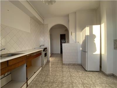 Apartament 2 camere, S 60 mp + 5 mp, decomandat, Titulescu.