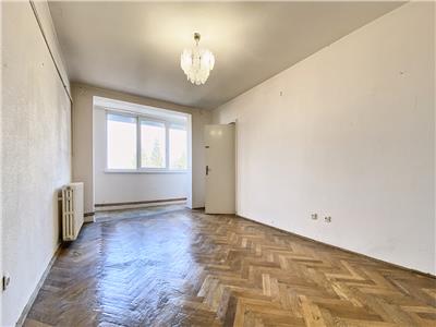 Apartament 3 camere, decomandat, str. Republicii, zona Gradina Botanica