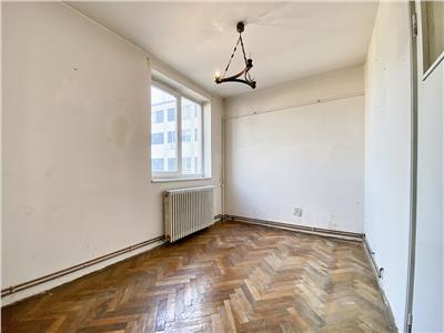 Apartament 3 camere, decomandat, str. Republicii, zona Gradina Botanica