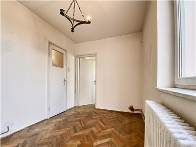 Apartament 3 camere, decomandat, str. Republicii, zona Gradina Botanica