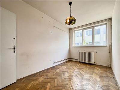 Apartament 3 camere, decomandat, str. Republicii, zona Gradina Botanica