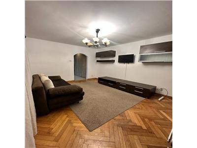 Apartament 3 camere, S 60 mp, mobilat, utilat, zona Pta Flora.
