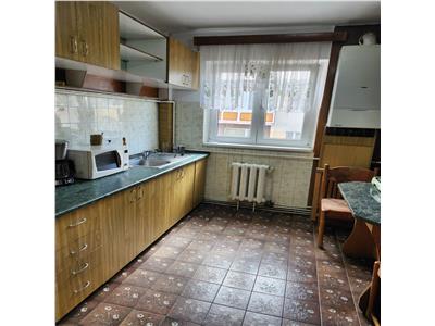 Apartament 3 camere, S 64 mp + 2 balcoane, decomandat, Lacul Ro?u.