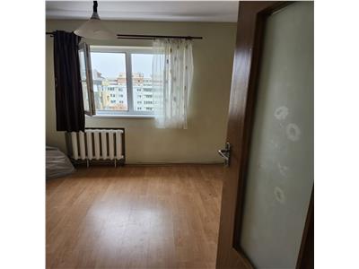 Apartament 3 camere, S 64 mp + 2 balcoane, decomandat, Lacul Ro?u.