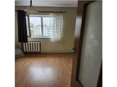 Apartament 3 camere, S 64 mp + 2 balcoane, decomandat, Lacul Roșu.