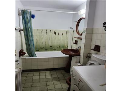 Apartament 3 camere, S 64 mp + 2 balcoane, decomandat, Lacul Ro?u.