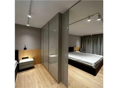Apartament 2 camere, decomandat, S 55 mp + balcon, Str. Plopilor.
