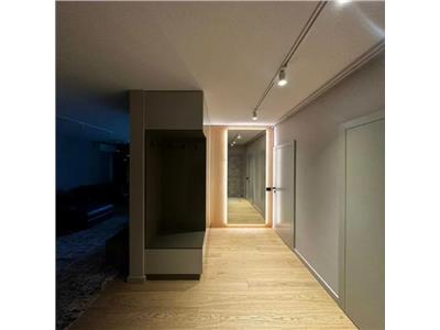 Apartament 2 camere, decomandat, S 55 mp + balcon, Str. Plopilor.