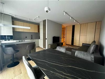 Apartament 2 camere, decomandat, S 55 mp + balcon, Str. Plopilor.