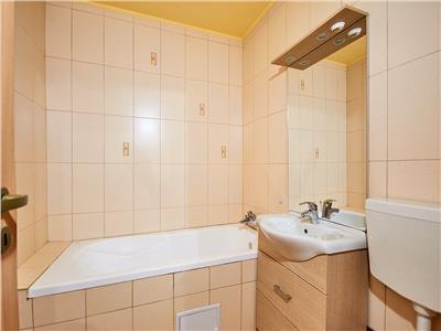 Apartament in masarda, 2 camere, S 48 mp, Str. Lunii.