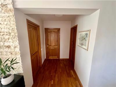 Apartament 3 camere, decomandat, 2 parc?ri, mobilat, Europa.