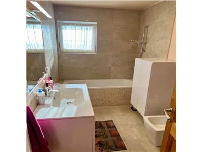 Apartament 3 camere, decomandat, 2 parc?ri, mobilat, Europa.